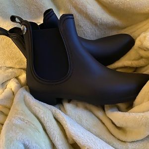 Silky Toes Chelsea Boots